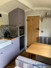 The Old Post Office - Luxurious Shepherds Hut 'Far From the Madding Crowd' based in rural Dorset. - Image 5