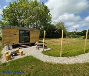 The Stag's Head - Shepherds Hut - Image 1