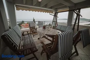 Niki House - Image 2