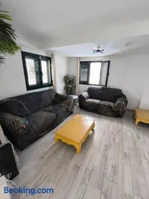 3 Private rooms - 3 habitaciones privadas shared duplex Gara with private pool - Image 2