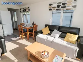 Pine Tree Lodge Eshott - Image 5