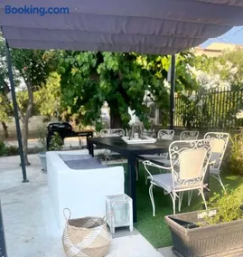 Detached renovated cottage with a garden 3 min walk from the beach - Image 3