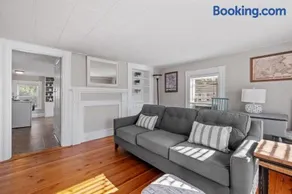 2nd Flr Large 1 Bed - Short to Midterm Rental - Image 1
