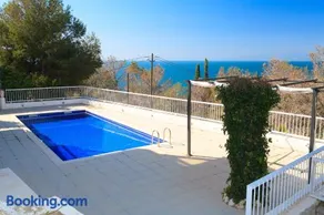 UHC El Buen Retiro Apartments - Image 2