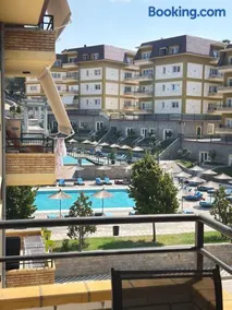Luxury apartment with a swimming pool - Image 2
