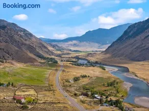 Yellowstone Treasure Retreat - Image 3