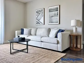 Stunning 2BD 2BTH Apt in Santa Monica! - Image 1