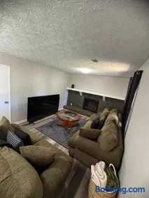 Cozy & Spacious Jonesboro Getaway - Image 2