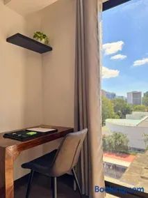 Luxury One-Bedroom City Views, Pool & AC - Image 5