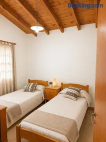 Casa mendocina con gran jardín y parrilla - Image 4