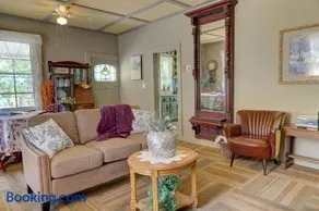 The Magnolia Cottage seasonal heated pool - Image 3