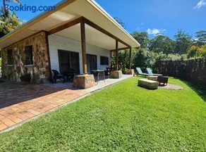 Coffs Coast Mountain Retreat Cabin 1 - Image 2