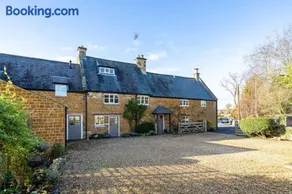 Countryside 6-bedroom cottage - Image 4