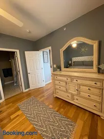 Lovely 2-bedroom condo, close to beaches - Image 2