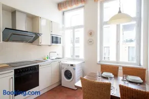 Apartment in stylish city villa - Image 5