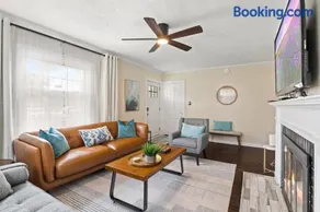 Charming Home in Speedway - Image 3