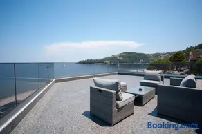 Ristanis Loft Mare Beachfront Retreat - Image 3