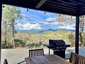 Yosemite Chalet, Spacious Tiny Home with Mountain Views! - Image 2
