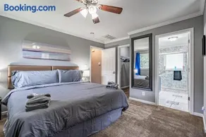 Homely & Alluring 5 bedrooms in Atlanta - Image 2