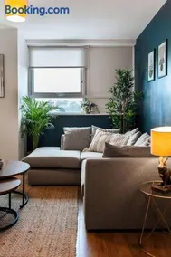 Central & Spacious Maidstone Apartment by ComfyWorkers - Image 3