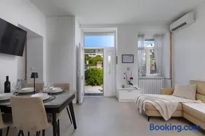 Seaview and Terrace Apartment La Vita - Happy Rentals - Image 1