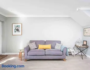 Lilliput Hideaway 5 mins from Sandbanks Beach - Image 4