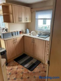 Happy Days Caravan Park - Lovely Spacious 3 Bed Caravan - Image 2