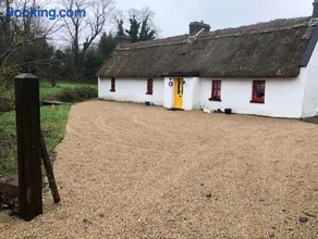 Sweet Meadow A delightful romantic thatched cottage by river Shannon on 4 acres is for peace party family or work from home - Image 2