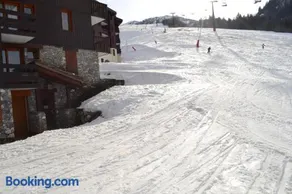 Valmorel Studio Skis aux pieds - Image 3