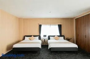 Hotel Gate 3 - Image 1