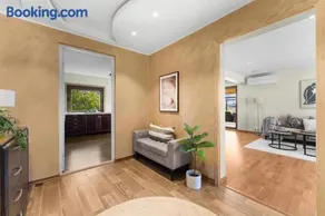 House with nice outdoor areas - Image 4