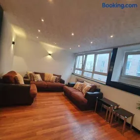 3Beds Family Friendly in London with good transport links - Image 5