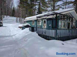 Four Season Lakehouse with beautiful views and crystal clear water - Image 3