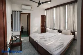 Mia Riaan Lake View Resort - Image 1