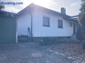 ruhiges Gästezimmer mit King-Size-Bett - Image 3