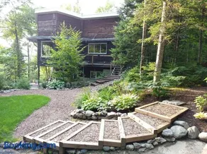 Private Hummingbird Room - Modern & Cozy - Image 5