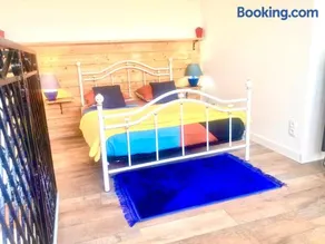 "L'Echapée Belle" Maison de village climatisée de 45m2 à proximité de Carcassonne,1 chbre à l'étage vue panoramique sur les pyrénées, cuisine équipée,1Salon,1 sdb, Wifi, Parking gratuit, Netflix,Canal sat, Fauteuil massant - Image 3