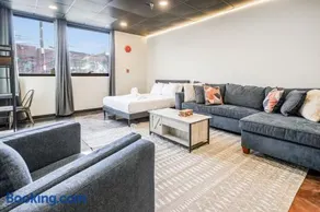 New Loft 3 min to Childrens Hospital Sleeps 4 - Image 2