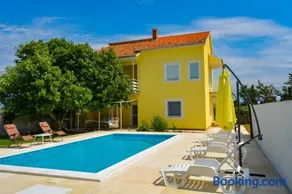 Villa Kutija with heated pool - Image 2