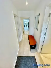 beautiful 3 bedroom apartment in cambridge sleeps 7 - Image 2