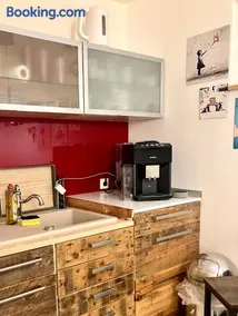 Ü Villa Single Tiny Room Küche Dusche Smart TV - Image 2
