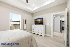 Cozy & Elegant 3BR Home - Image 4