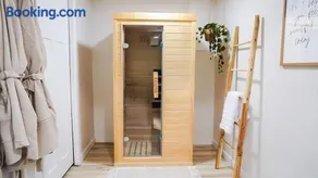 Modern 4BR Retreat - Sauna, Arcade & Fire Pit - Image 2