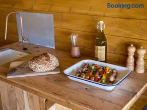 Simple Basketmakers Hut Cabin for Two - Image 4
