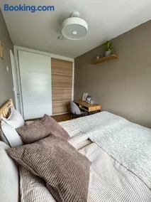 Cozy Nordic-Style Room with Great Location - Image 3