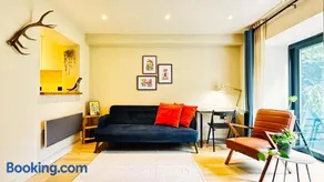 Stylish 1Bed Flat With Patio Near Royal Mile Fits 4 - Image 1