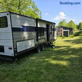 Monday creek camper - Image 1