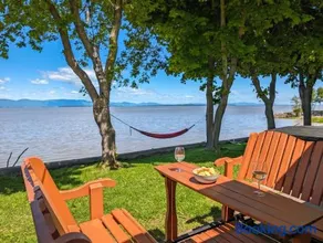 Chalet #7 Waterfront with Spa, Fireplace Wifi & AC - Image 4