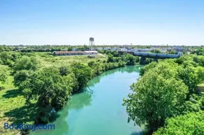 SS B11 Seele Street River Retreat - Image 1