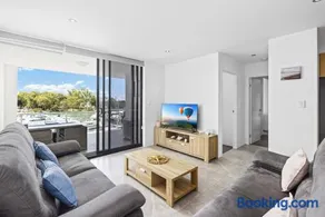 Marina Retreat - Image 2